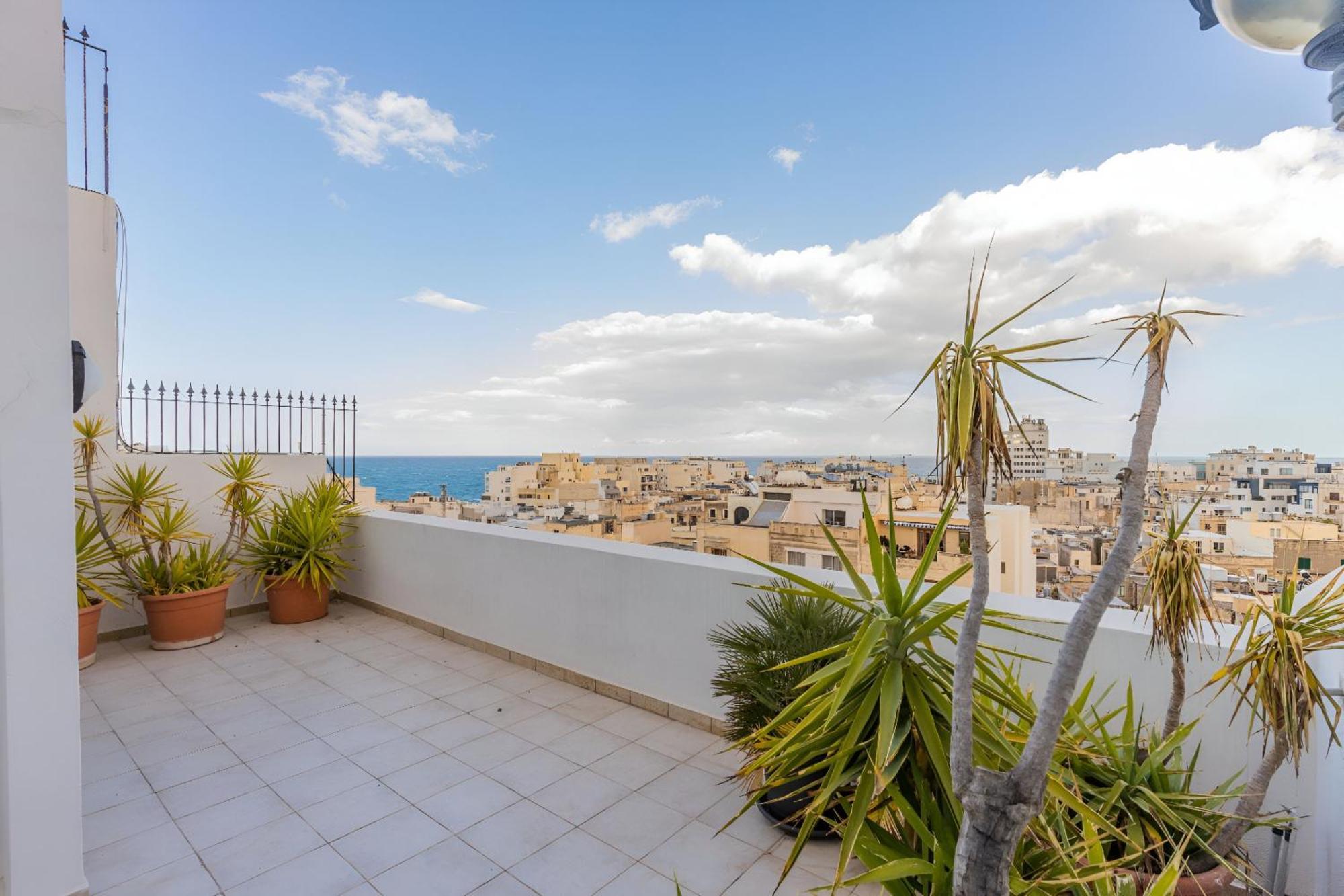 Апартаменты Stunning - Seaview Penthouse 3-Bed + Parking Слима Экстерьер фото