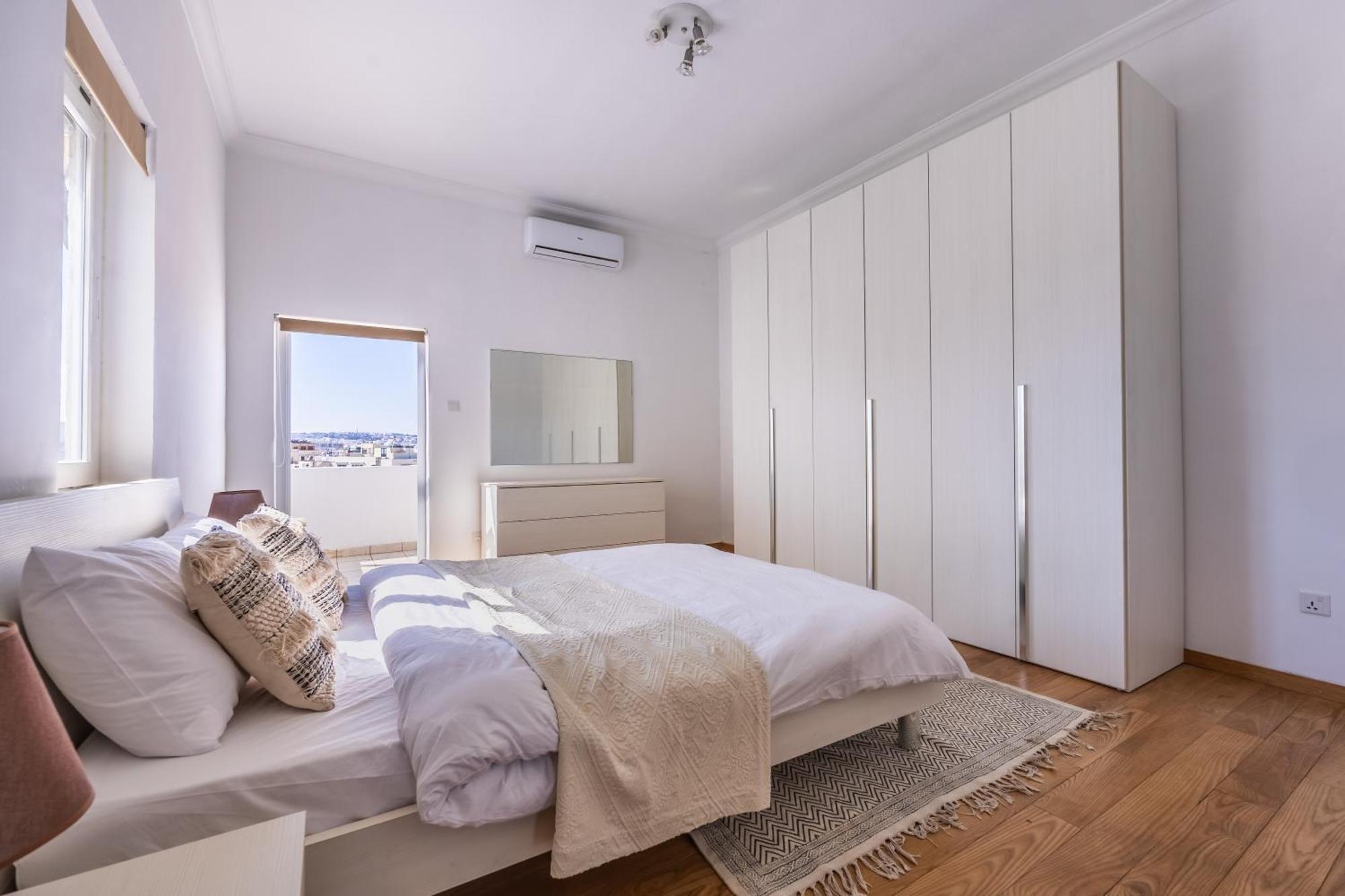 Апартаменты Stunning - Seaview Penthouse 3-Bed + Parking Слима Экстерьер фото