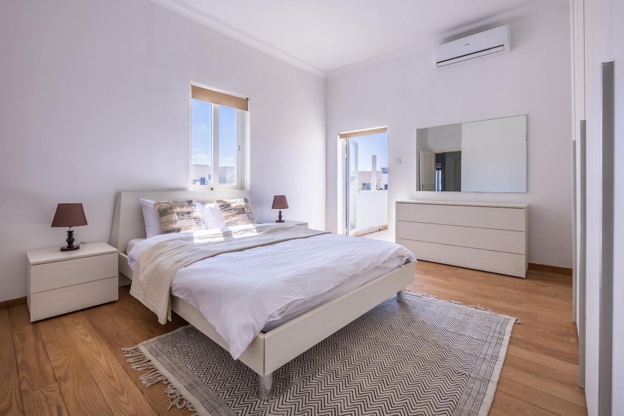 Апартаменты Stunning - Seaview Penthouse 3-Bed + Parking Слима Экстерьер фото