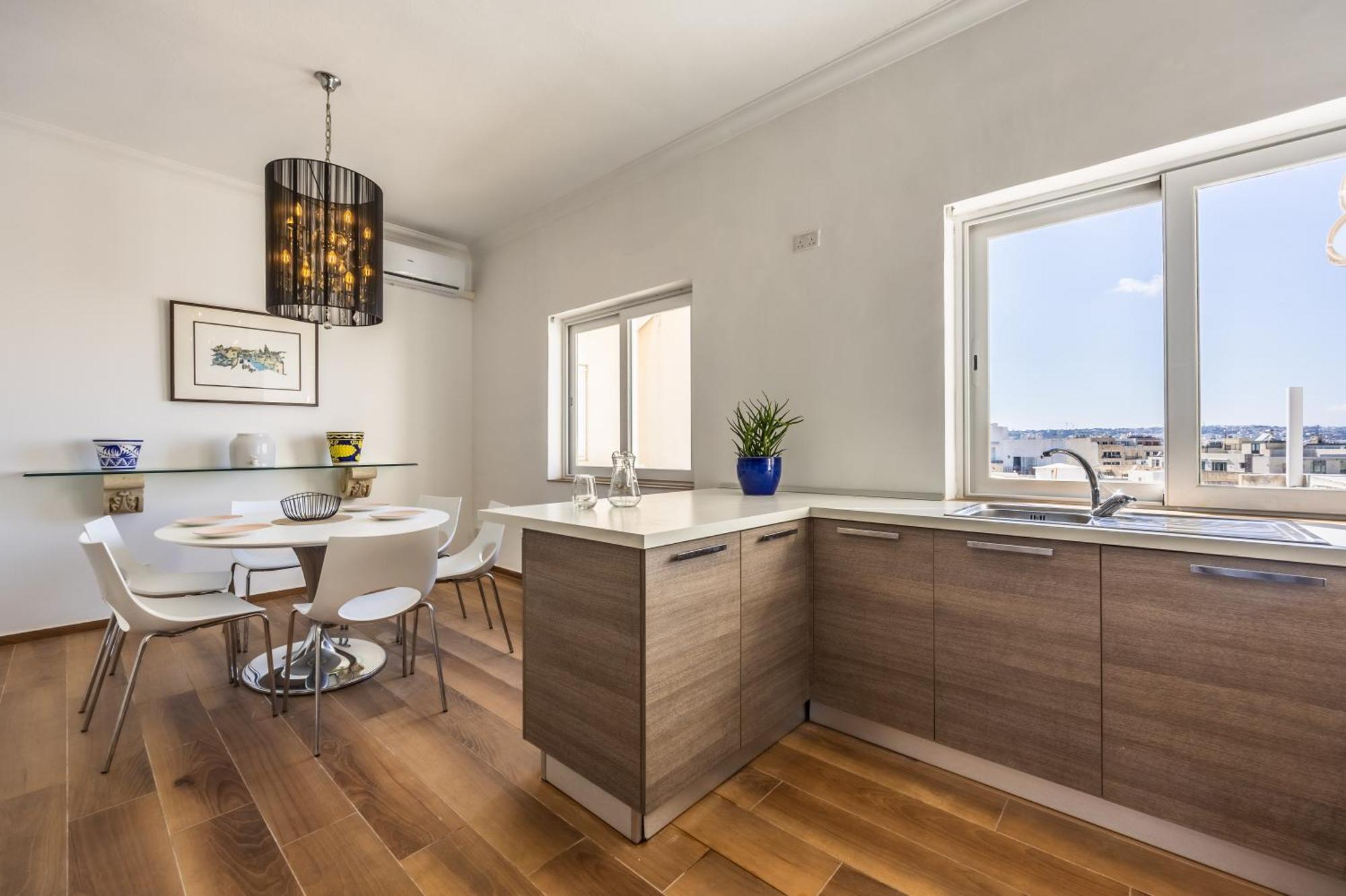 Апартаменты Stunning - Seaview Penthouse 3-Bed + Parking Слима Экстерьер фото