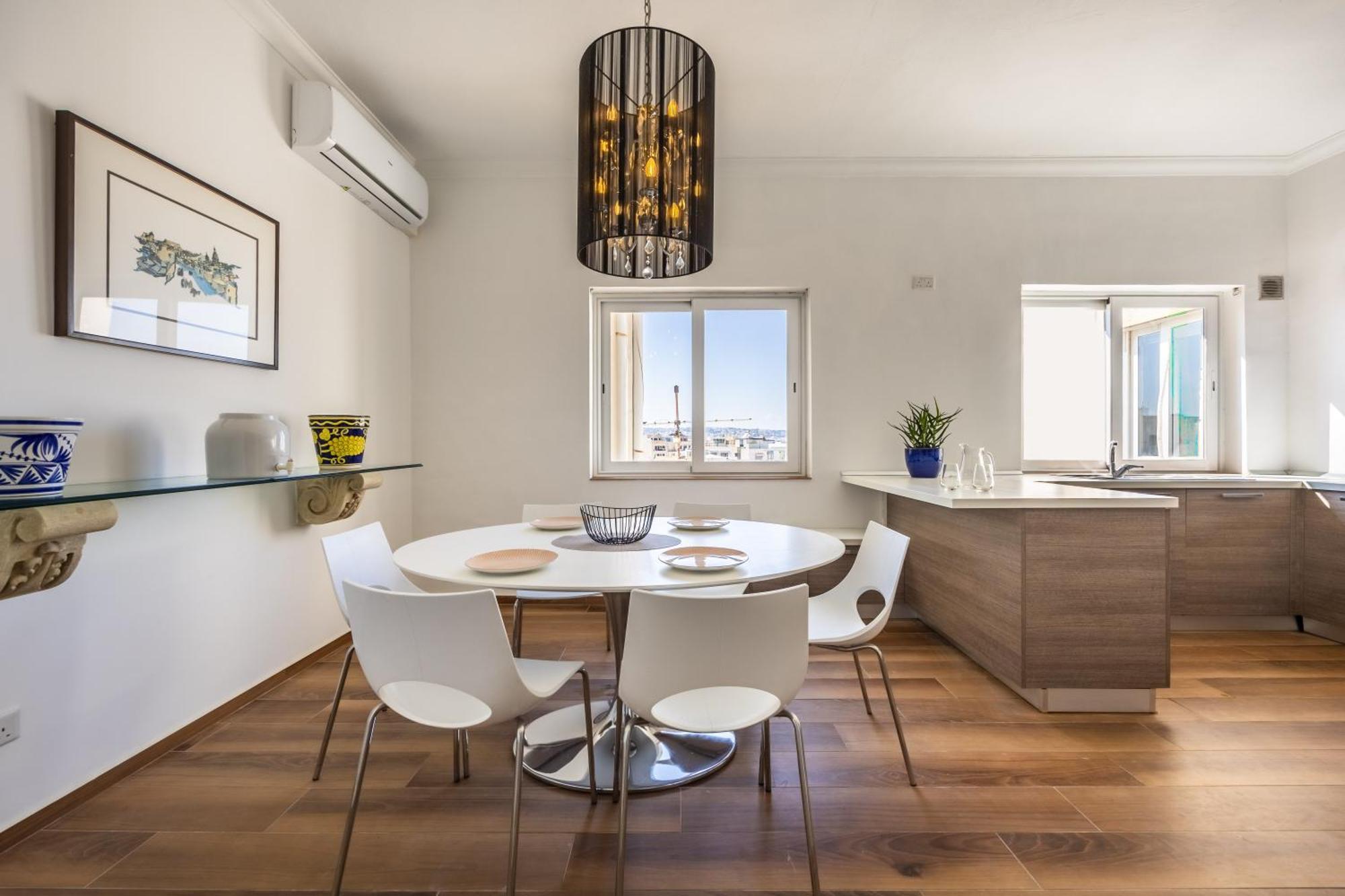 Апартаменты Stunning - Seaview Penthouse 3-Bed + Parking Слима Экстерьер фото